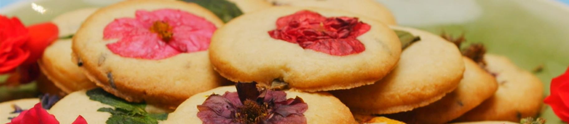 Lavendelplätzchen mit Blüten.jpg